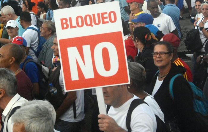 Economicamente cercados, caluniados e atacados das mais diversas formas, a firmeza tem sido a única garantia. Foto: Ismael Batista Ramírez