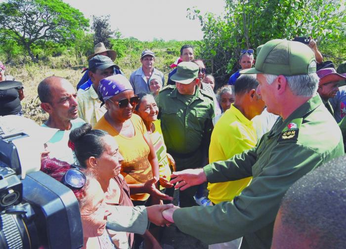 Trabalhar e defender Cuba entre todos