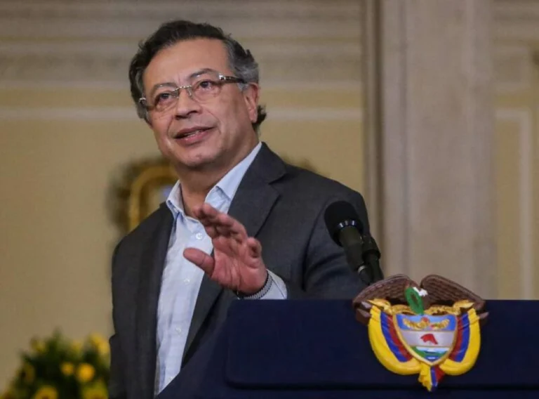 Petro ordena que se investigue se os explosivos utilizados nos ataques provêm do Equador