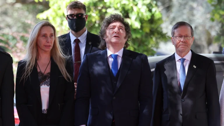 A rejeição a Milei ultrapassa os 60% e a maioria afirma que ele faz parte da «casta»