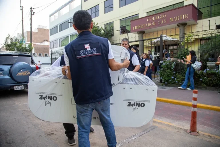 Peru: partidos de esquerda rejeitam pedido de eleições suplementares promovido pela direita