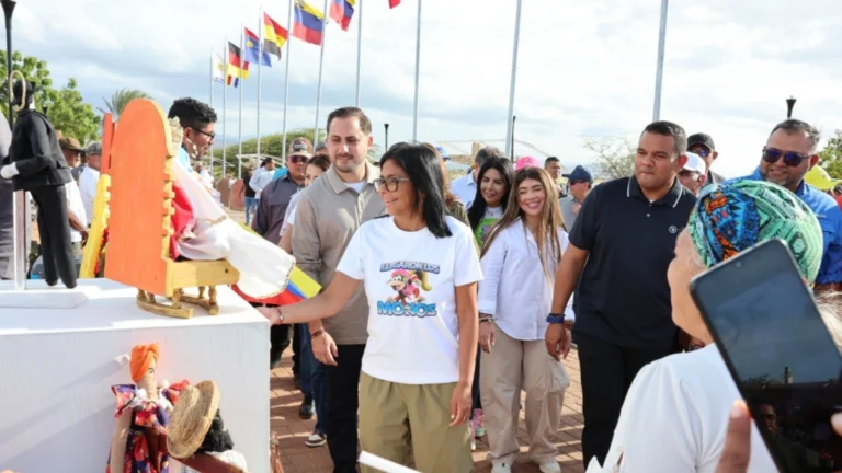 A presidente (E) solicita ao FMI a libertação de ativos congelados no valor de 5 mil milhões