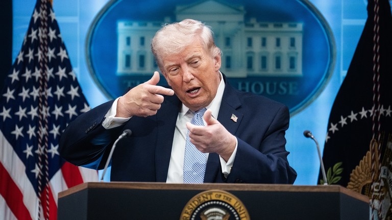 Trump critica os “falhados” que criticam o acordo com o Irão