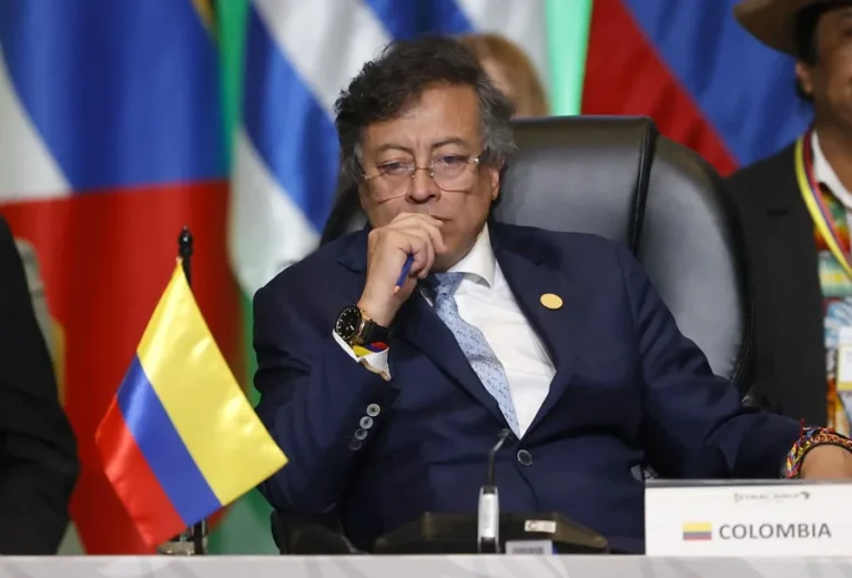 Petro denuncia a entrada de armas provenientes do Equador para atacar civis no sudoeste da Colômbia