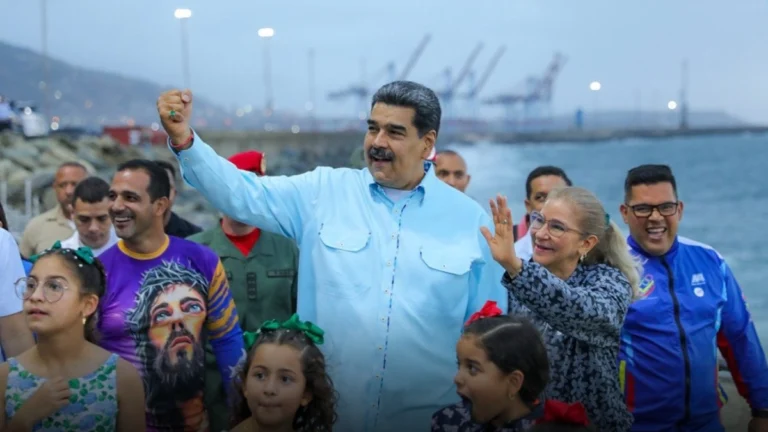 O presidente Nicolás Maduro e Cilia Flores enviam uma mensagem de amor e fé ao povo