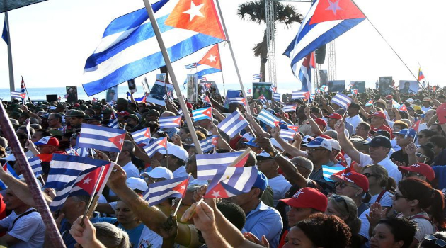Cienfuegos, por Raúl, Cuba e a paz, mas disposto a lutar